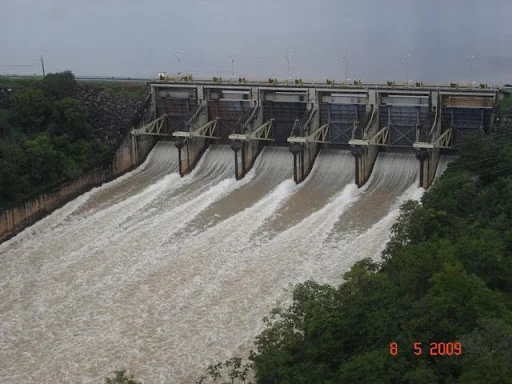 Barragem de Boa Esperança entra em cota de alerta após abertura de comportas.
