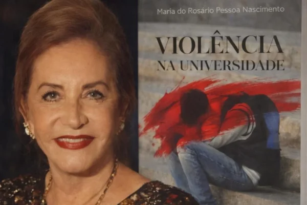 Escritora Maria do Rosário lança 2ª edição do livro “Violência na Universidade” na Academia Parnaibana de Letras. 