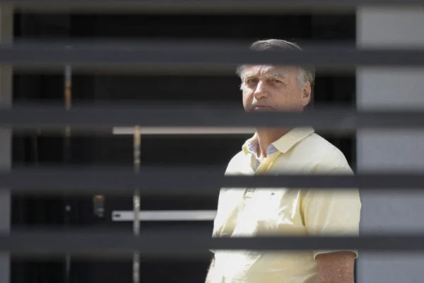 Bolsonaro vai continuar preso na Papudinha, decide supremo Tribunal Federal.