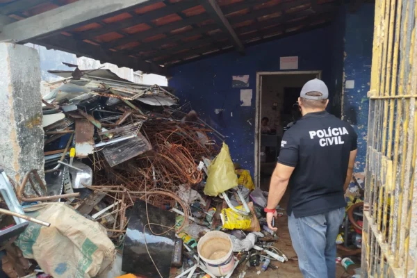 Sucateiros são presos em operação contra furto de fios em Parnaíba.