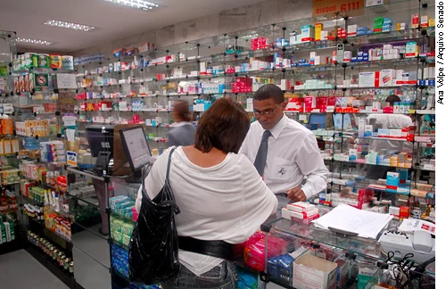 Preço de medicamentos terá reajuste de até 2,47% em 2026; entenda os critérios.