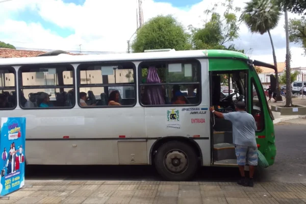 Vereadora Fátima Carmino defende a revisão no valor da tarifa do transporte alternativo em Parnaíba.
