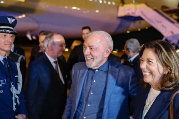 Lula defende fim da 6×1 e diz que ganhos não podem valer só para ricos.