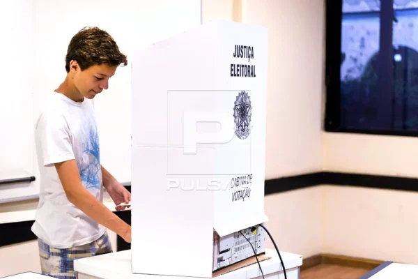 Eleitor tem um mês para regularizar pendências e ficar apto a votar.