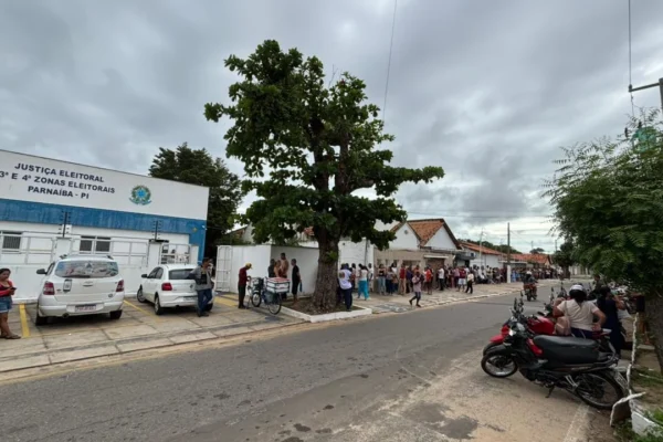 Cartórios em Teresina e Parnaíba registram filas na reta final de regularização.