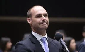 PGR pede ao Supremo condenação de Eduardo Bolsonaro por coação.