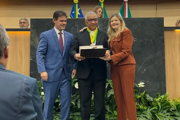 Dom Juarez recebe homenagem da Assembleia Legislativa do Piauí em Teresina.
