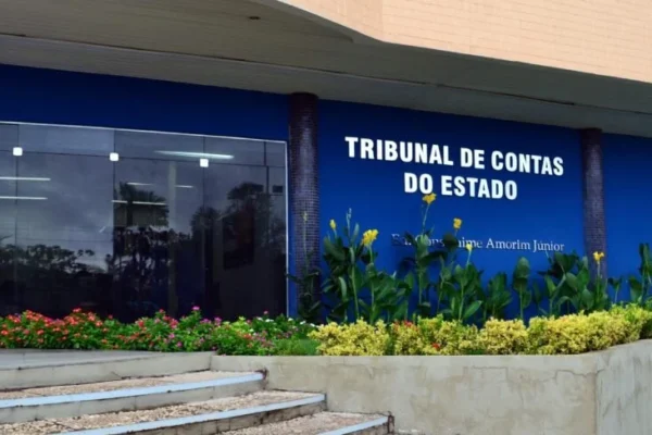 TCE-PI alerta prefeitos para regularização de contas bancárias e aponta falhas.