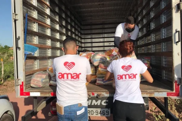 Projeto Amar, de Parnaíba recebe da Polícia Rodoviária Federal, doação de pescados apreendidos.