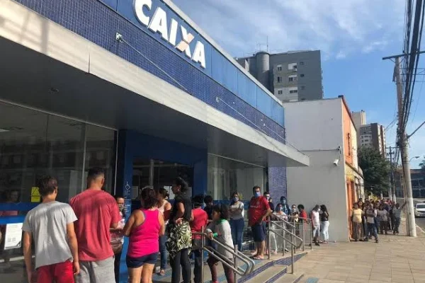 Bancos terão expediente especial em dia de jogos do Brasil na Copa.