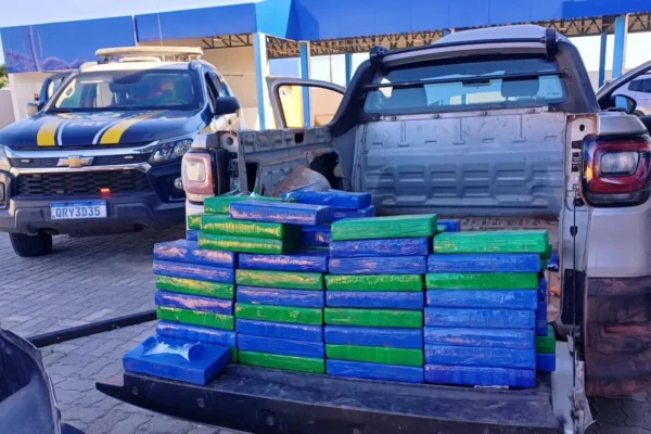 PRF apreende carga de cocaína na BR 402 em direção à Parnaíba.