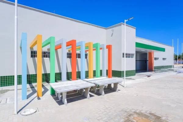 Governo leva ensino integral a 16 escolas de Parnaíba e irá reformar UESPI.