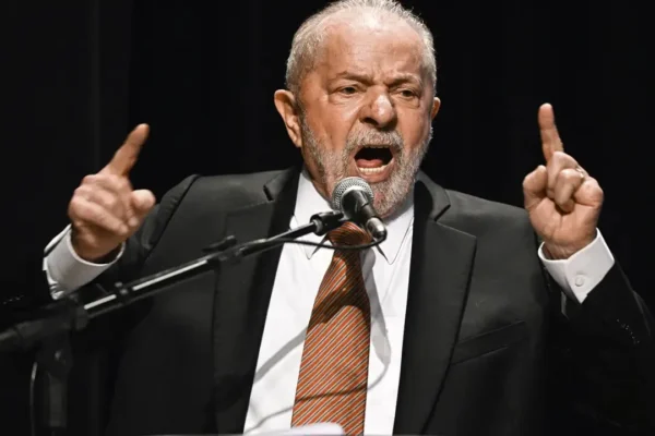 “Não se meta nas eleições no Brasil”, diz Lula a Trump.