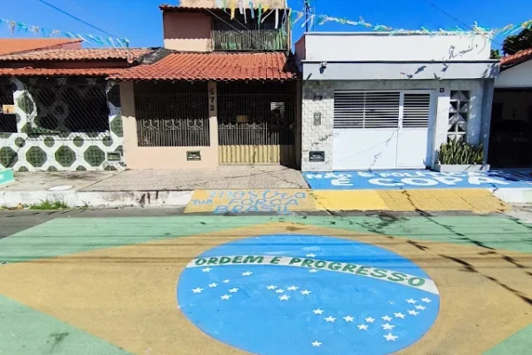 Decoração de ruas com motivos da Copa do Mundo toma conta de Parnaíba.