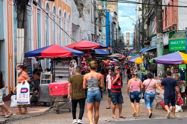 Acordo regulamenta trabalho no comércio em feriados no Brasil.