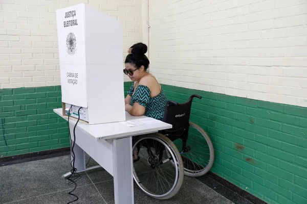 Justiça Eleitoral fornecerá transporte a eleitores com mobilidade reduzida.