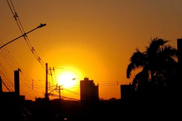 Inmet emite alerta de baixa umidade para regiões do Piauí neste domingo.