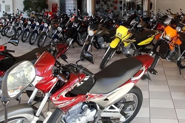 Programa Move Brasil inicia oferta de financiamento para motos e bicicletas elétricas nesta segunda.
