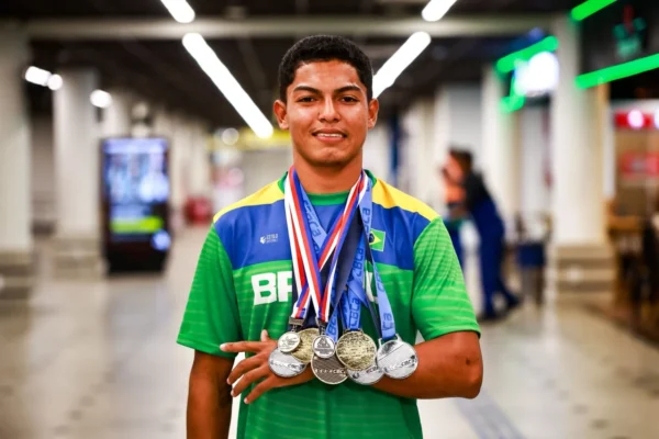 Piauiense conquista ouro em Mundial de Canoagem e coloca o Brasil no topo.