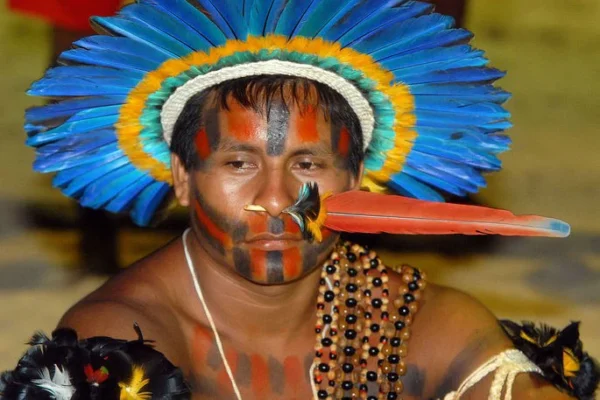 Câmara aprova uso de indumentárias tradicionais em fotos de documentos.