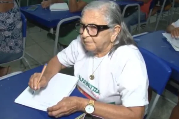 UFDPar e Secretaria de Educação de Parnaíba firmam parceria para alfabetização de jovens e adultos na Lagoa da Prata.