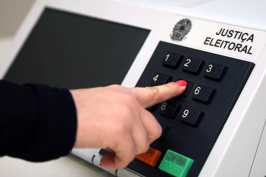 Prazo para pedir voto em trânsito começa nesta segunda-feira (20)