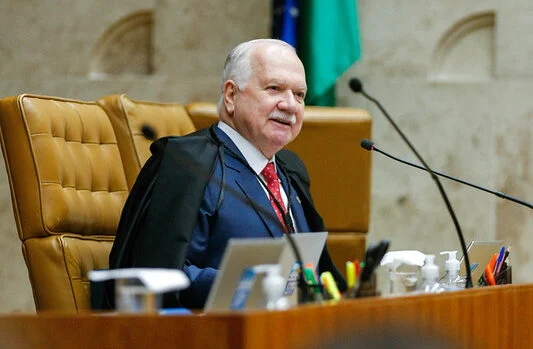 Fachin repudia fala de Milei contra Moraes e reafirma autonomia do STF.