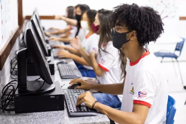Maranhão tem o 2º maior salário inicial para professores da rede estadual.