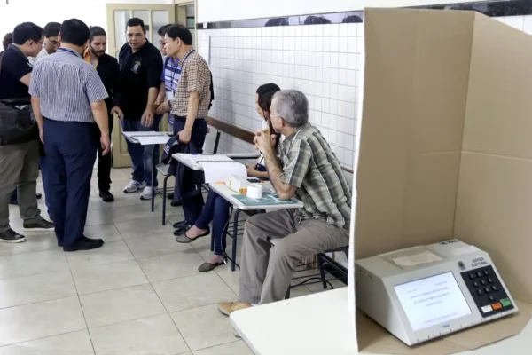 Justiça Eleitoral começa a convocar mesários para eleições de outubro.